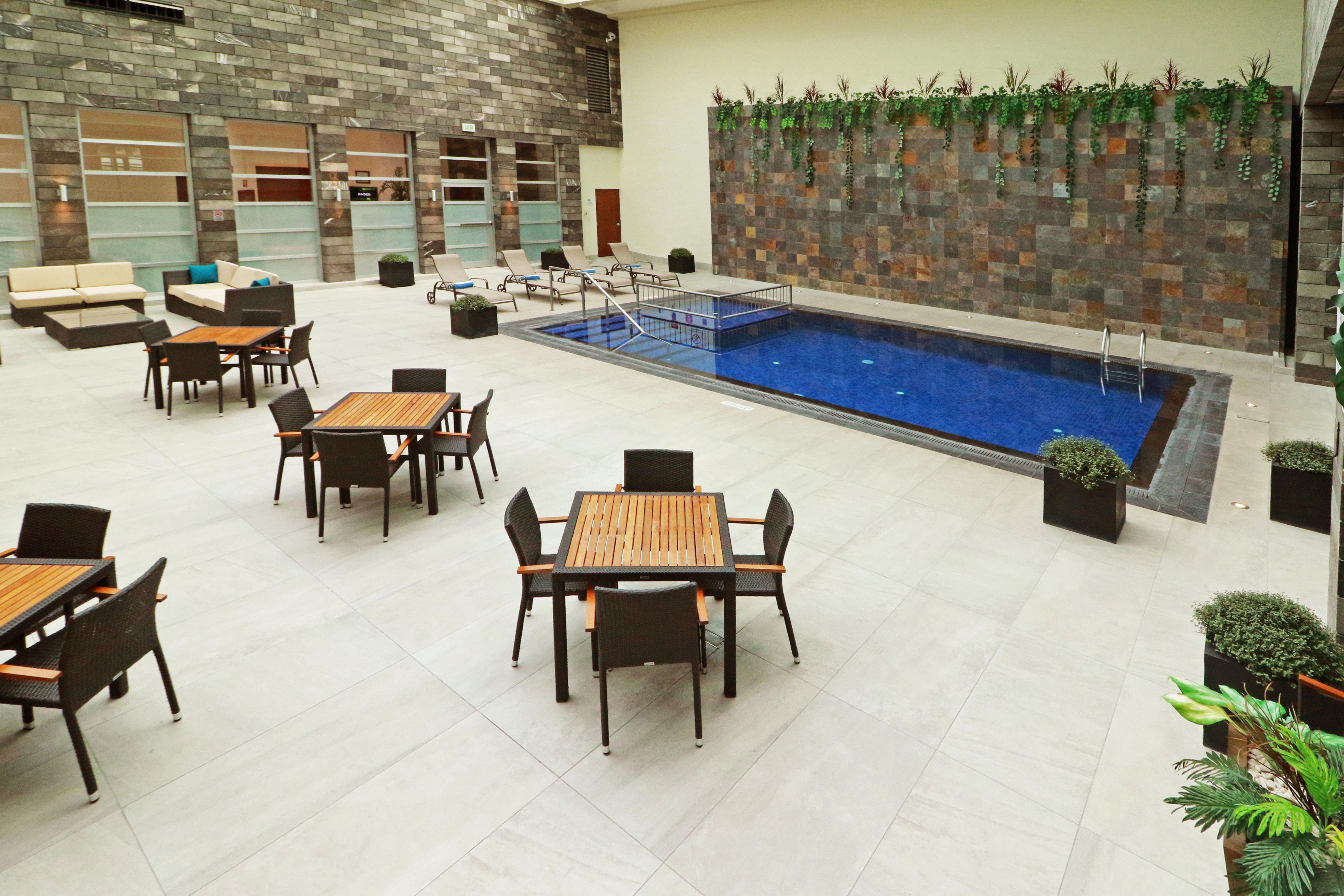 Holiday Inn & Suites Plaza Mayor By Ihg Леон Экстерьер фото