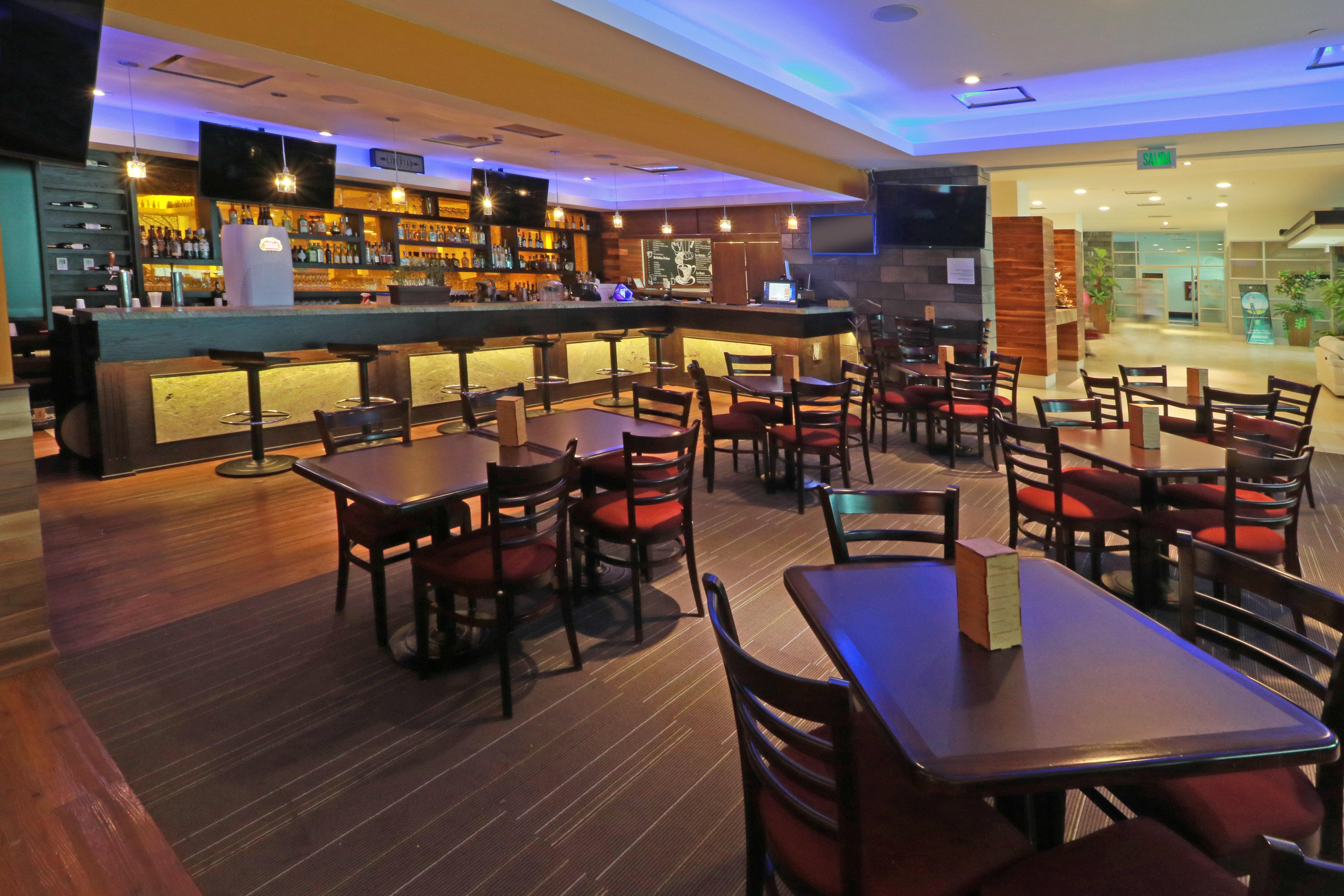 Holiday Inn & Suites Plaza Mayor By Ihg Леон Экстерьер фото