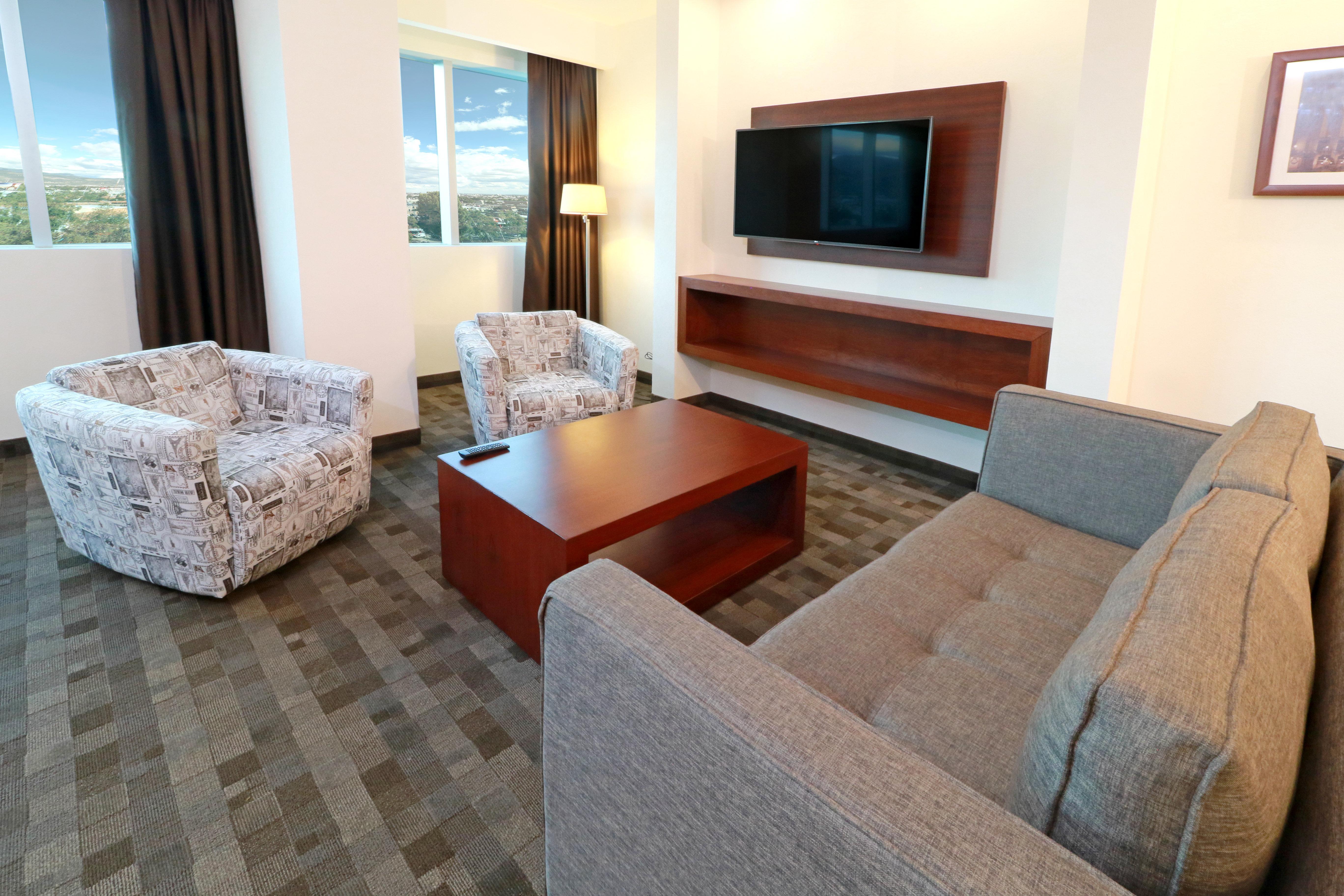 Holiday Inn & Suites Plaza Mayor By Ihg Леон Экстерьер фото
