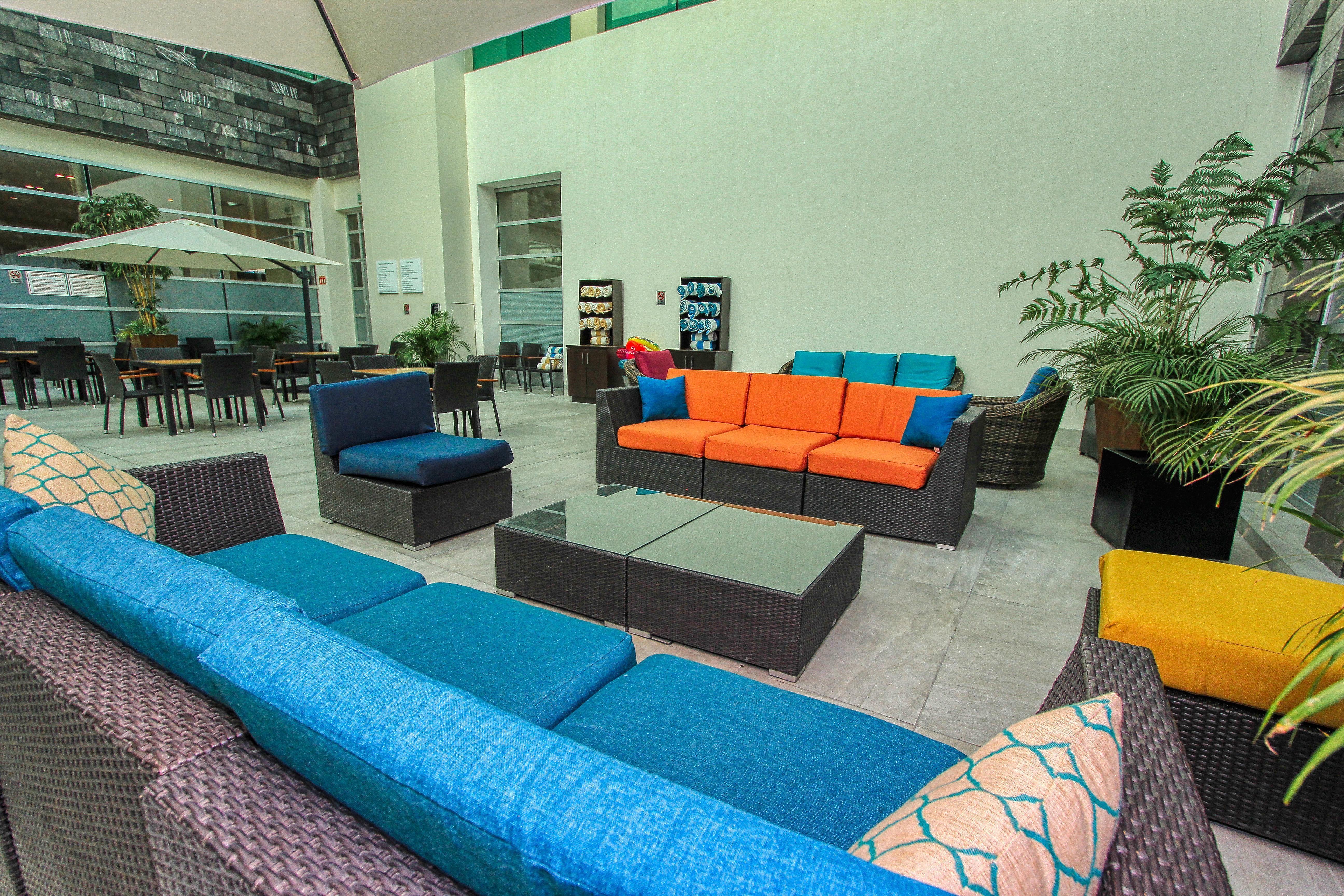 Holiday Inn & Suites Plaza Mayor By Ihg Леон Экстерьер фото