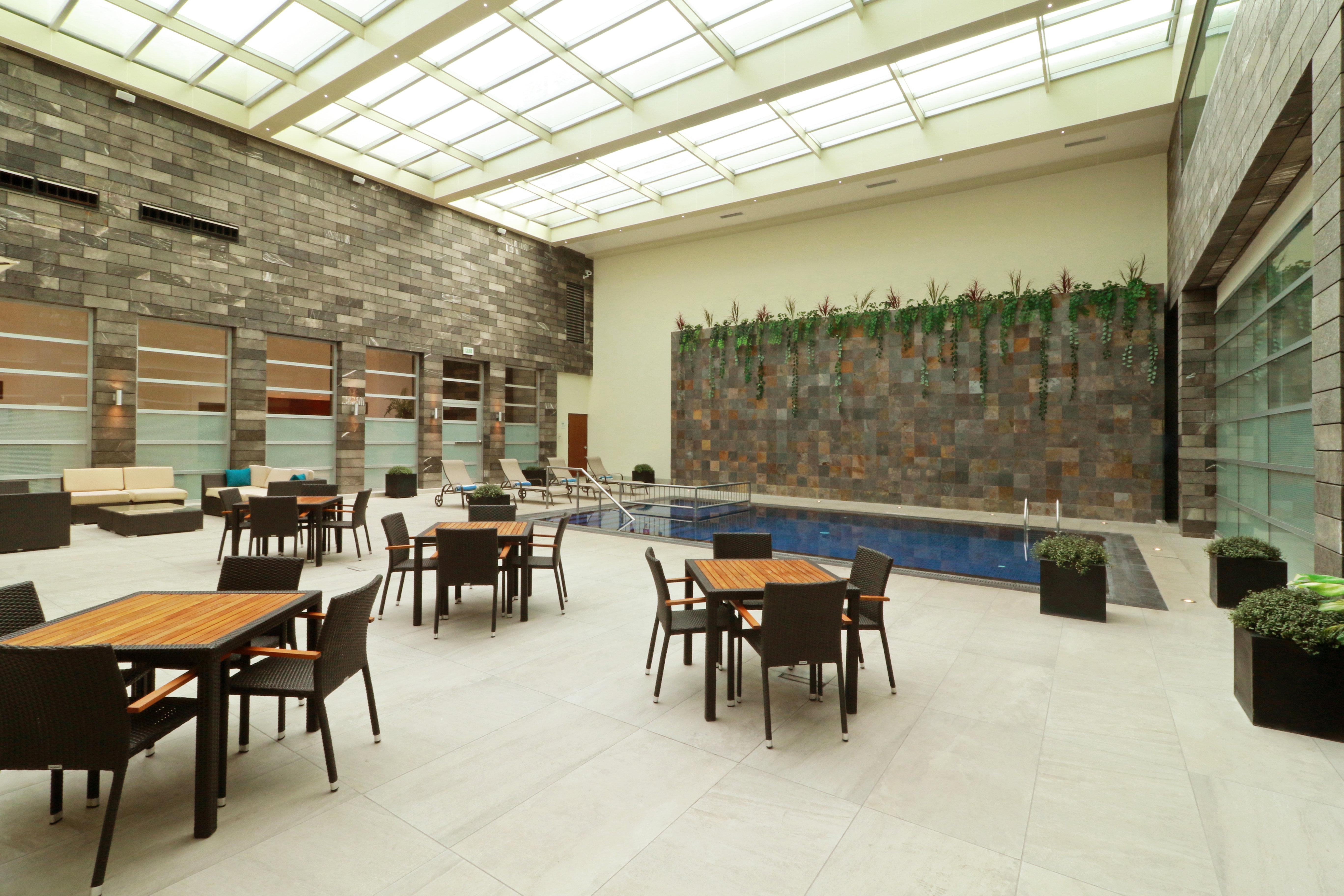 Holiday Inn & Suites Plaza Mayor By Ihg Леон Экстерьер фото