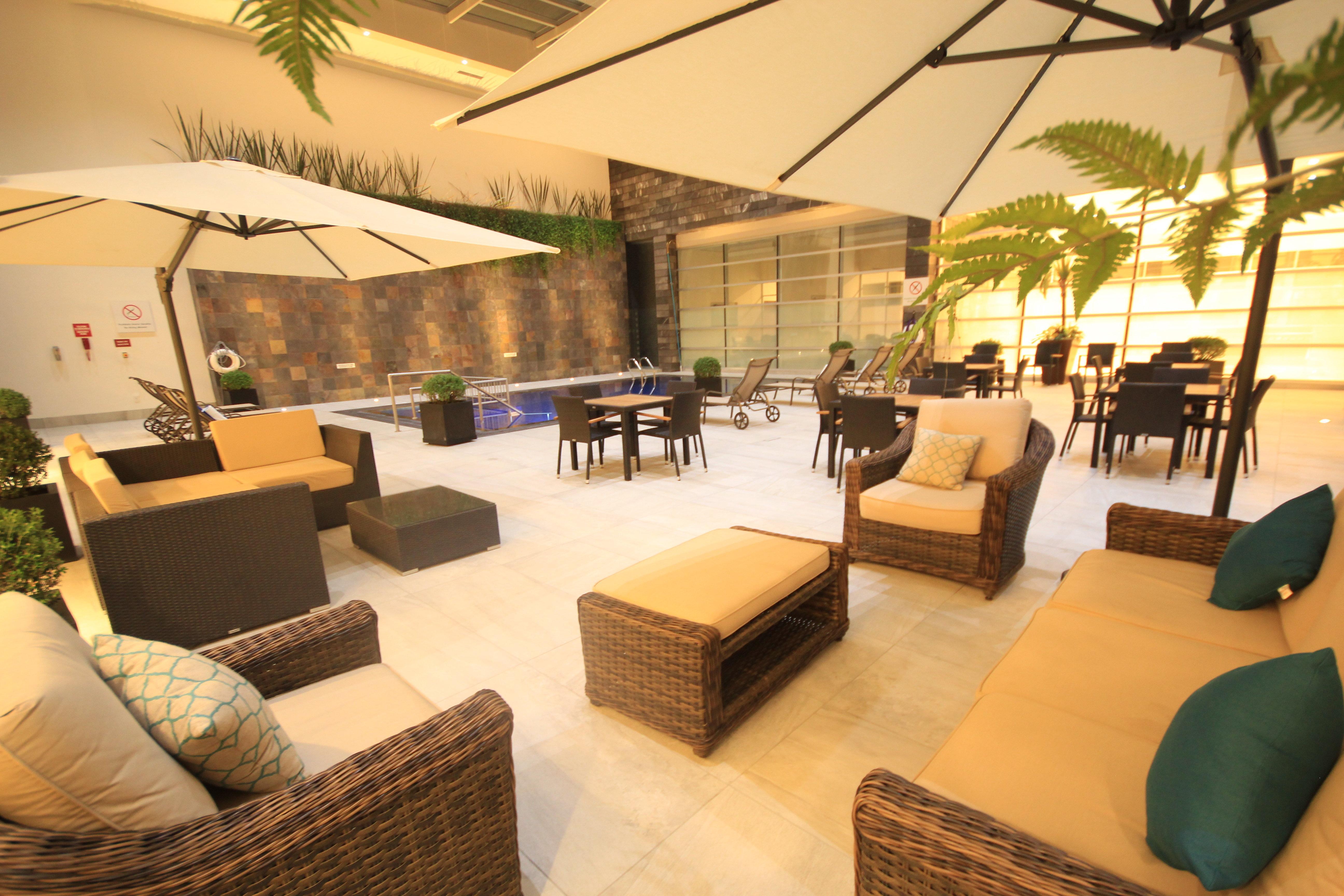 Holiday Inn & Suites Plaza Mayor By Ihg Леон Экстерьер фото