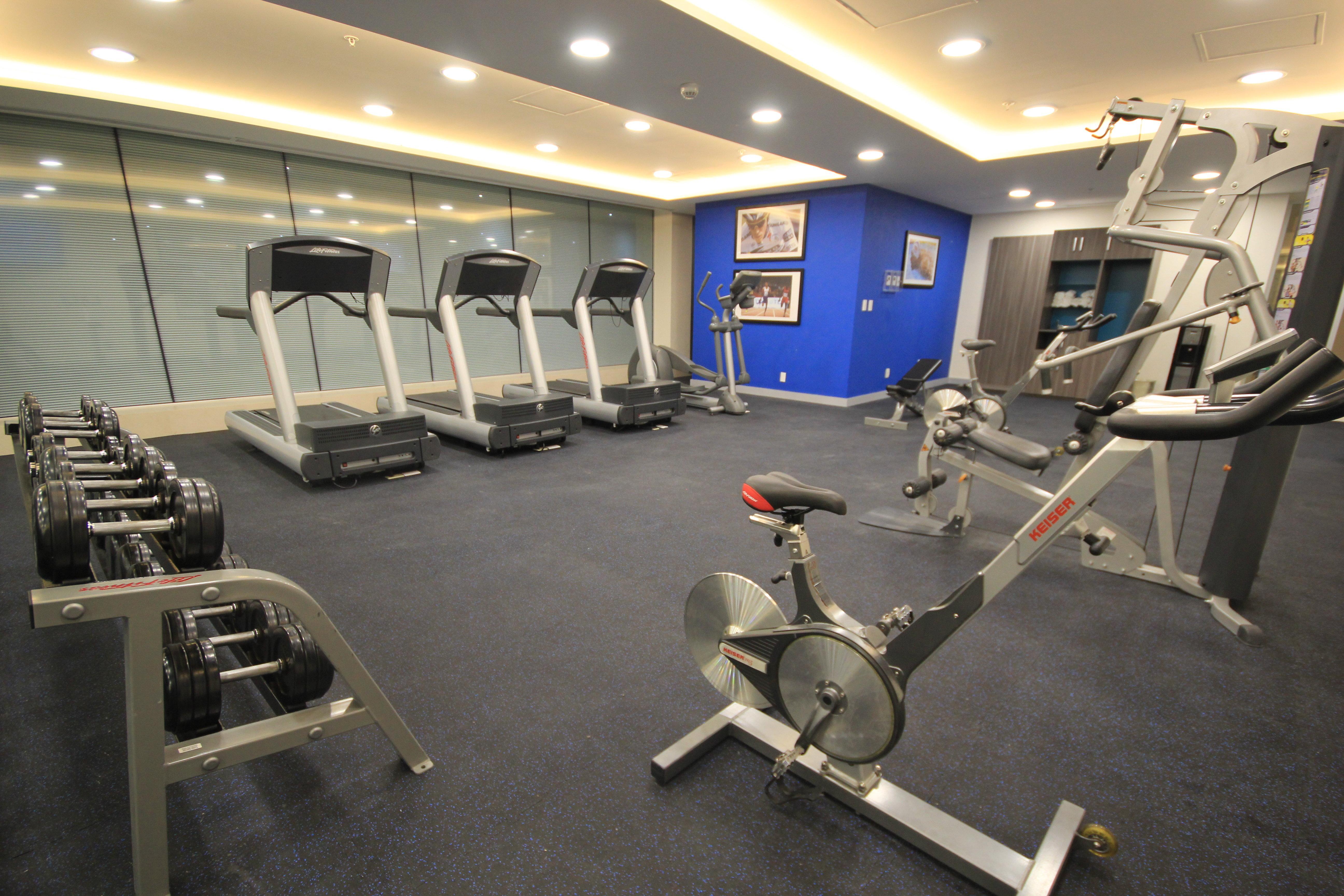 Holiday Inn & Suites Plaza Mayor By Ihg Леон Экстерьер фото