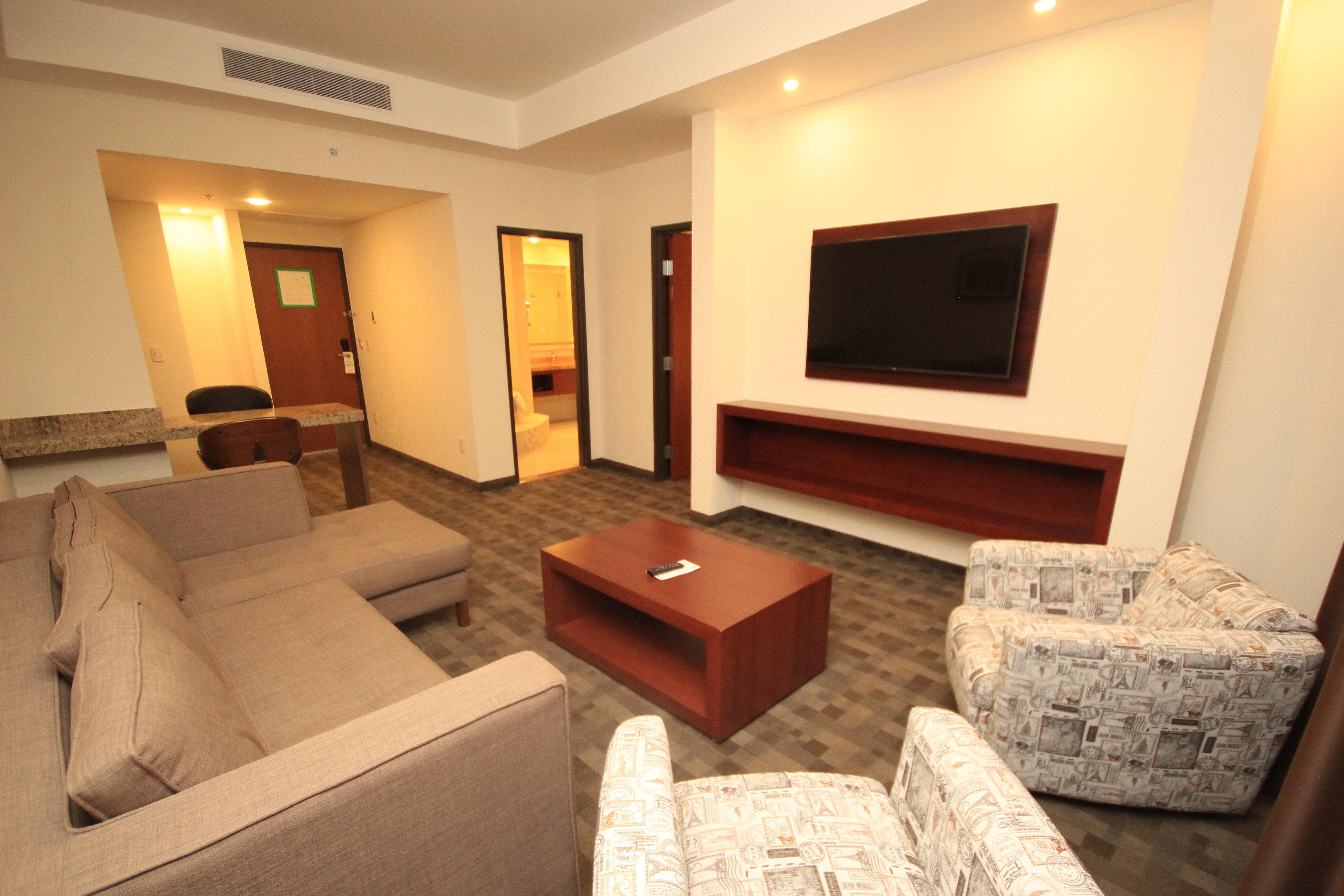 Holiday Inn & Suites Plaza Mayor By Ihg Леон Экстерьер фото